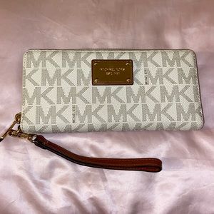 Michael Kors White Wallet with Strap